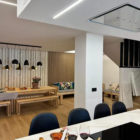 La Casa Rota De Apartman Berganzo